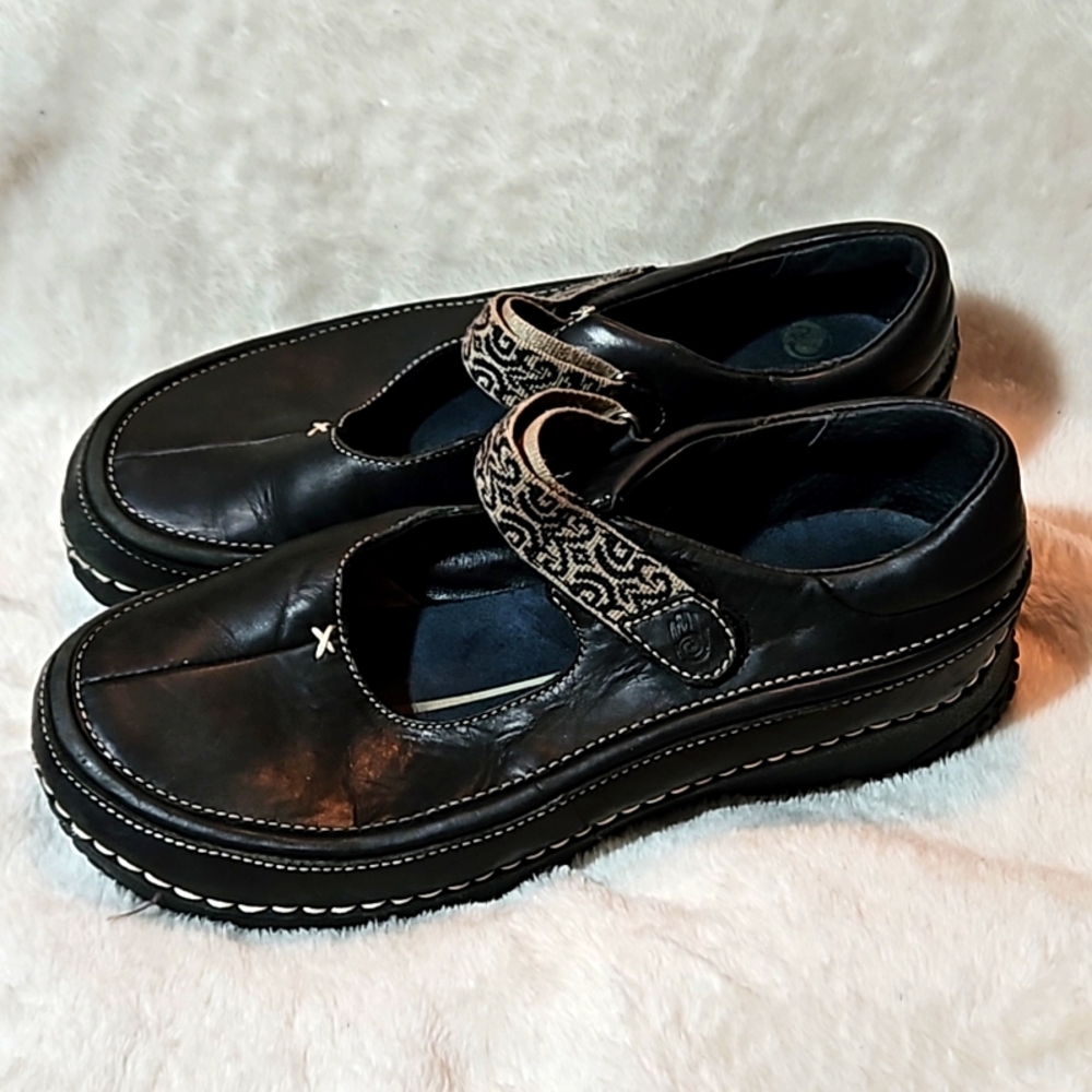 TEVA Kira #6538 MaryJanes Shoes Womens 9 With patterned strap converts sandals.